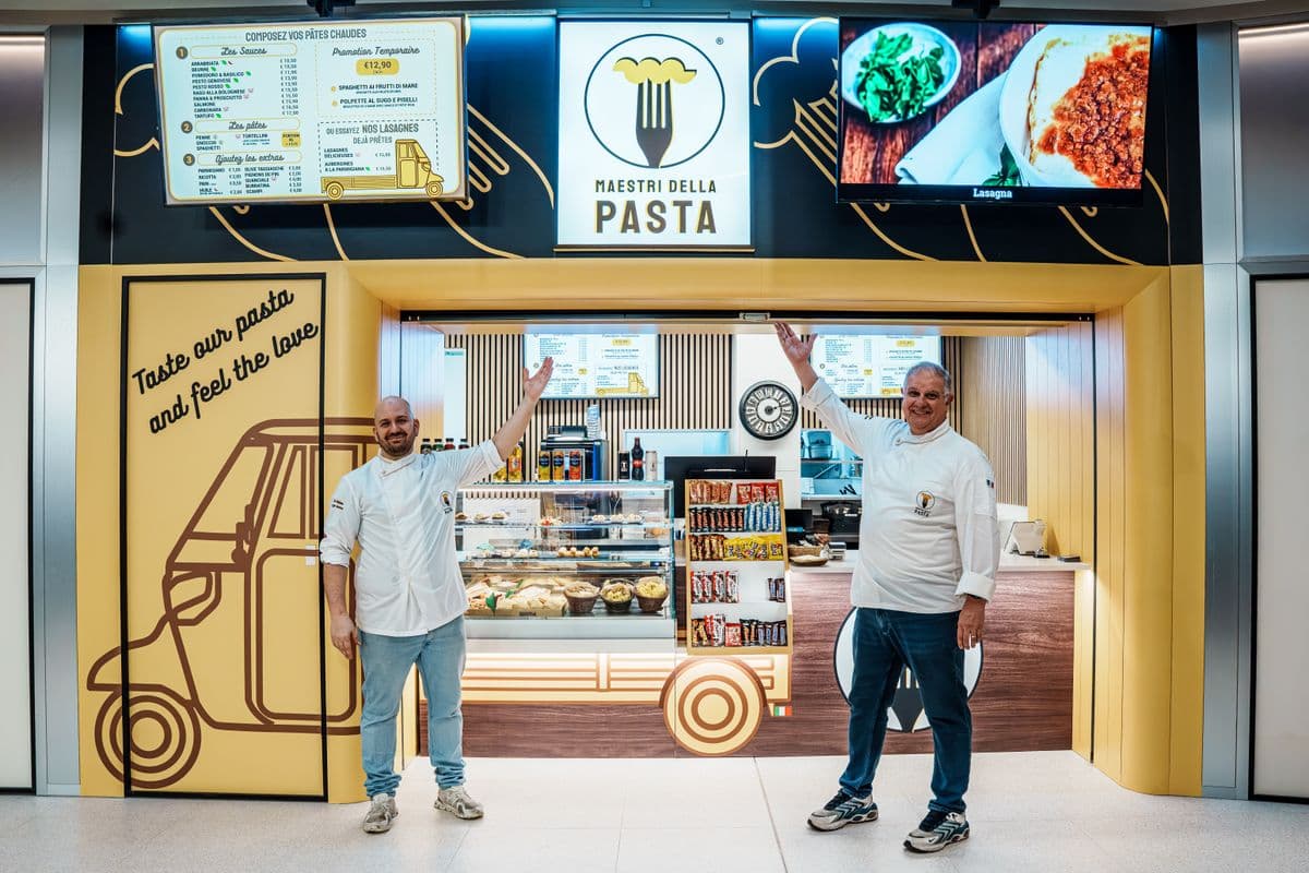 Roman trattoria interior where carbonara was born